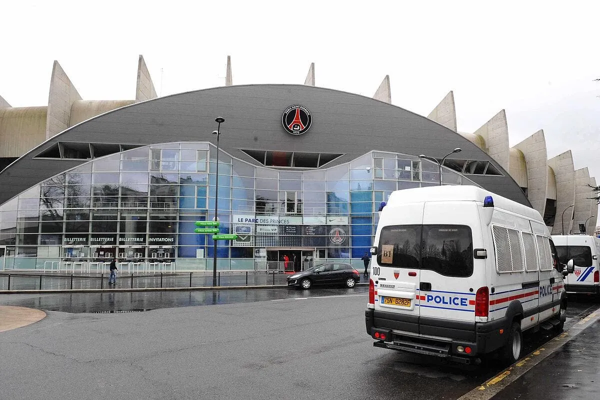 un joueur du psg braque par un travesti au bois de boulogne icon oap281001 01 06 326733