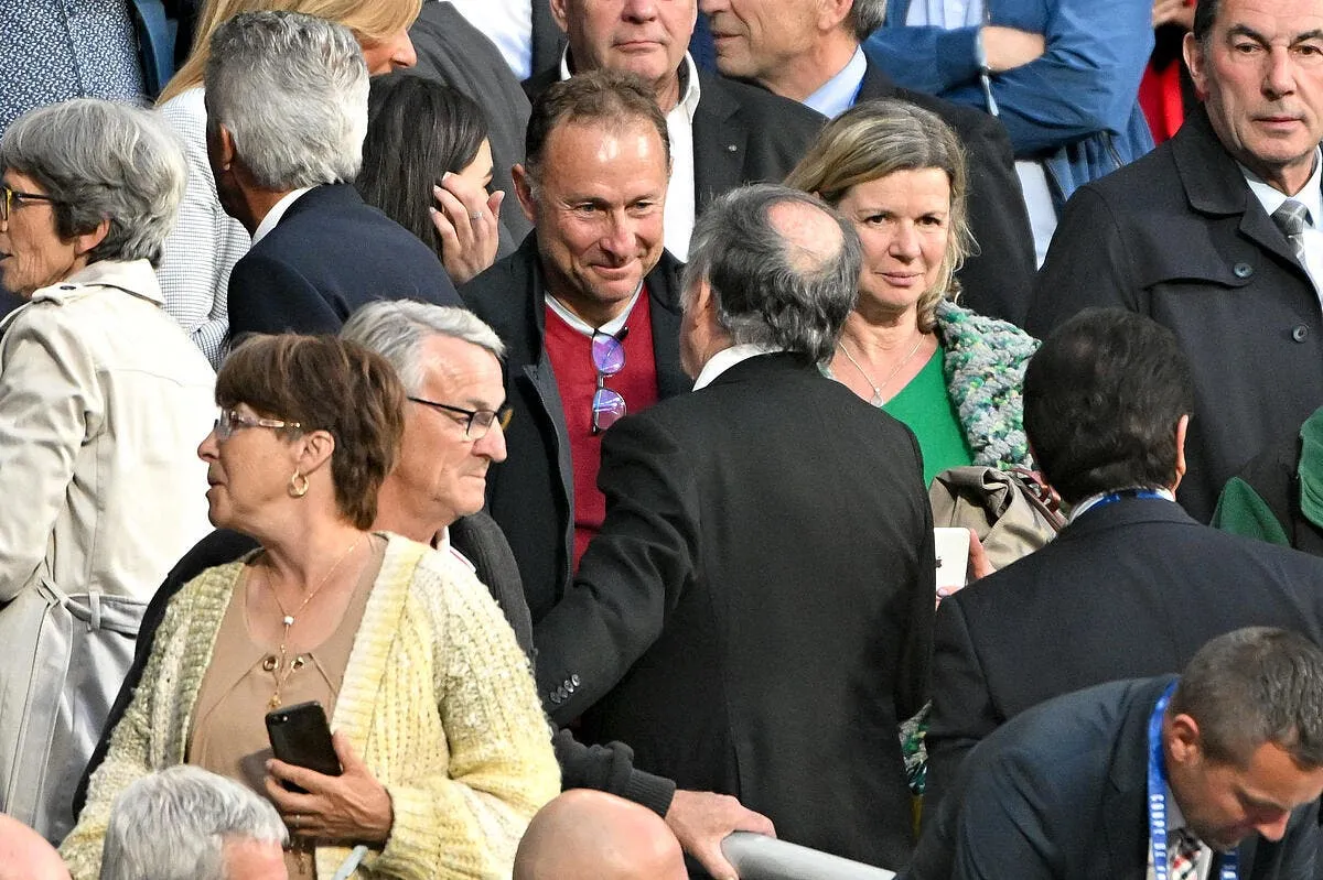 un poste en or pour papin a l om icon sipausa 39165774 353078