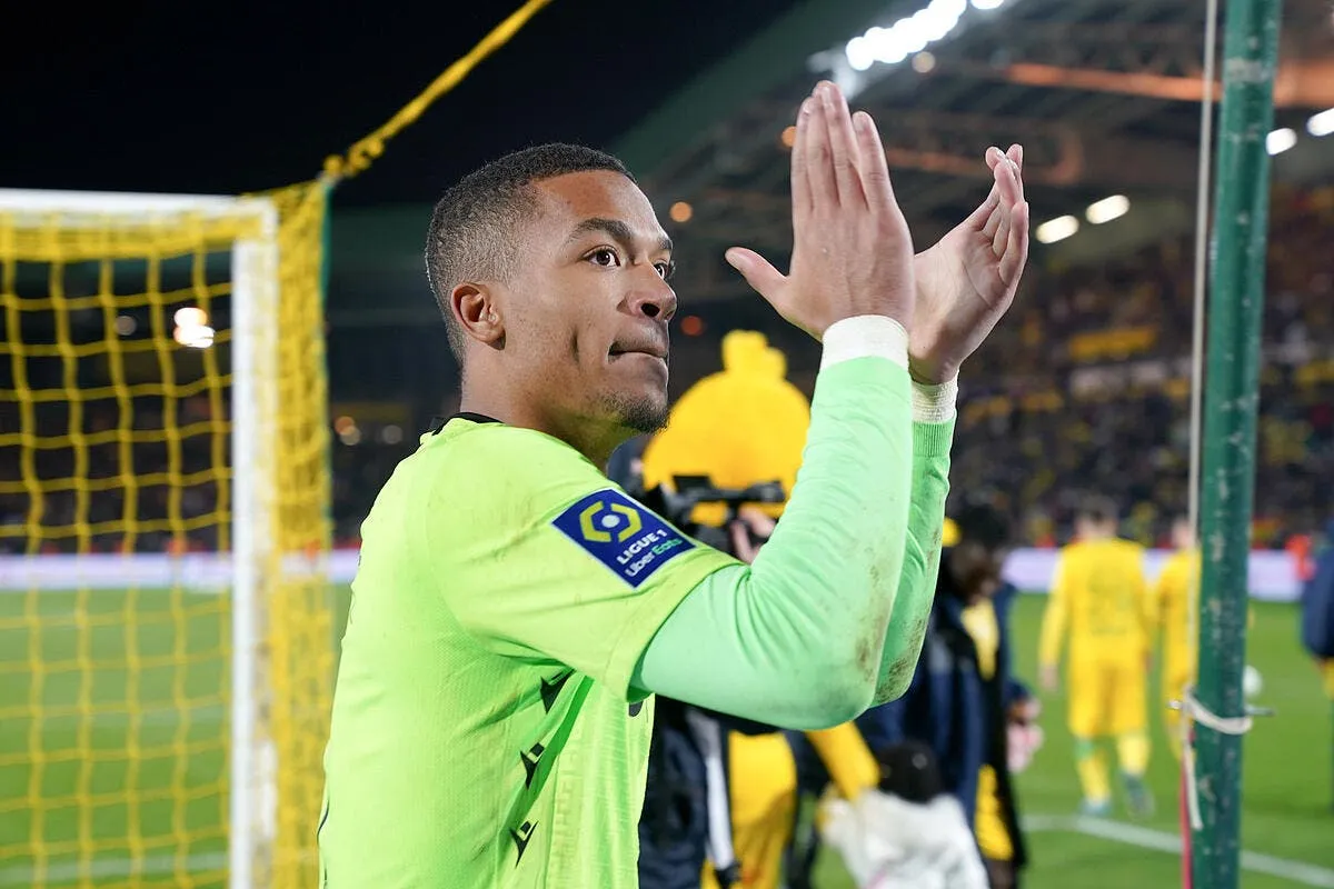 une statue a nantes pour le grand alban lafont icon edy02515 335169