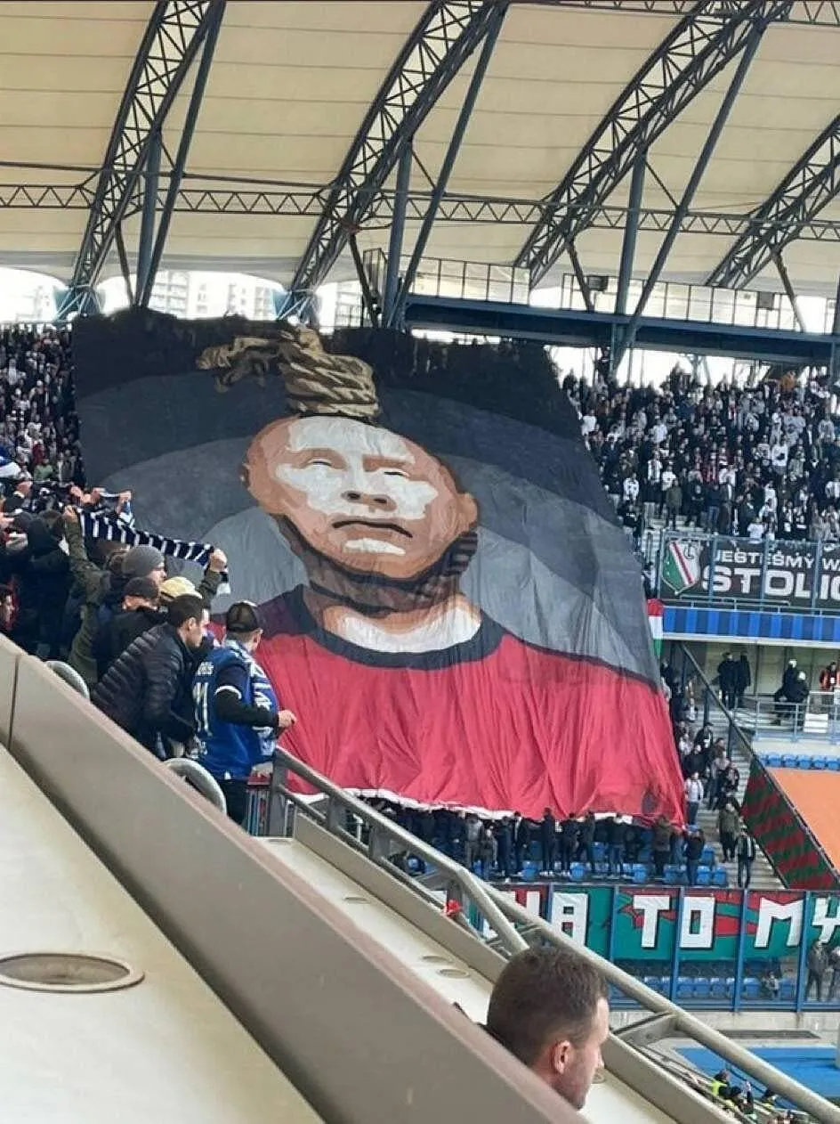 vladimir poutine pendu la guerre debarque dans les tribunes fp9fajxxeay7slm 338679