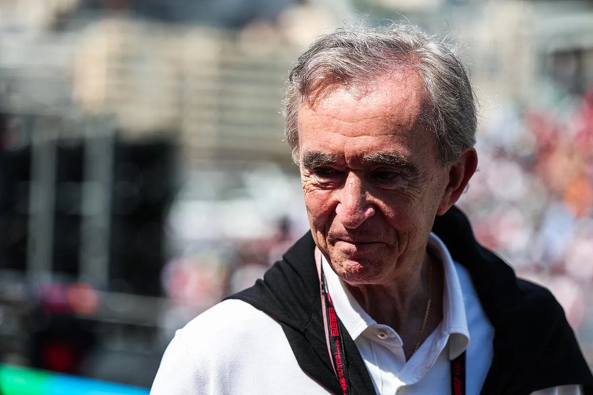 c est du jamais vu le paris fc innove au mercato bernard arnault 397233