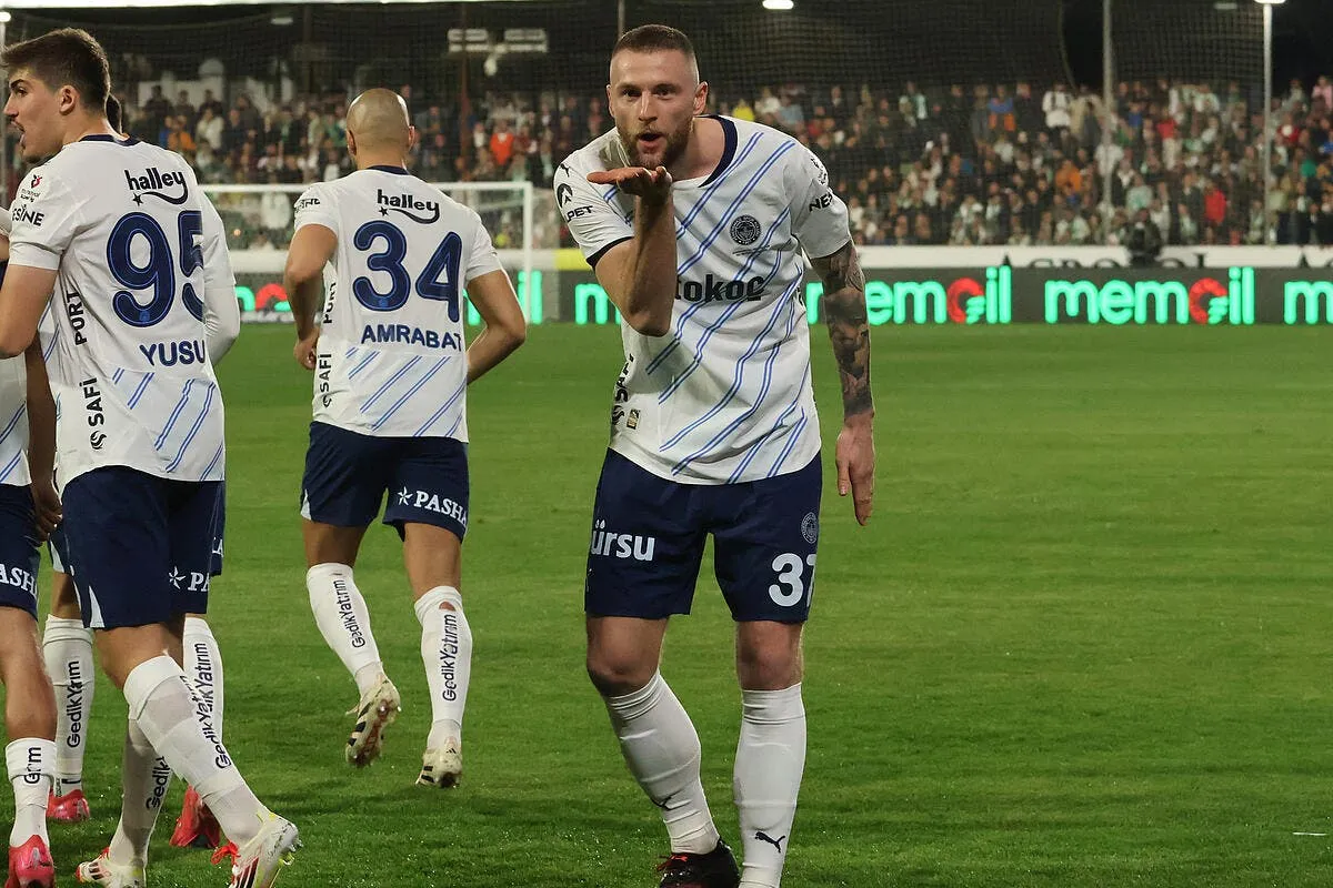 fenerbahce fait un tres sale coup au psg iconsport 256140 0019 396070