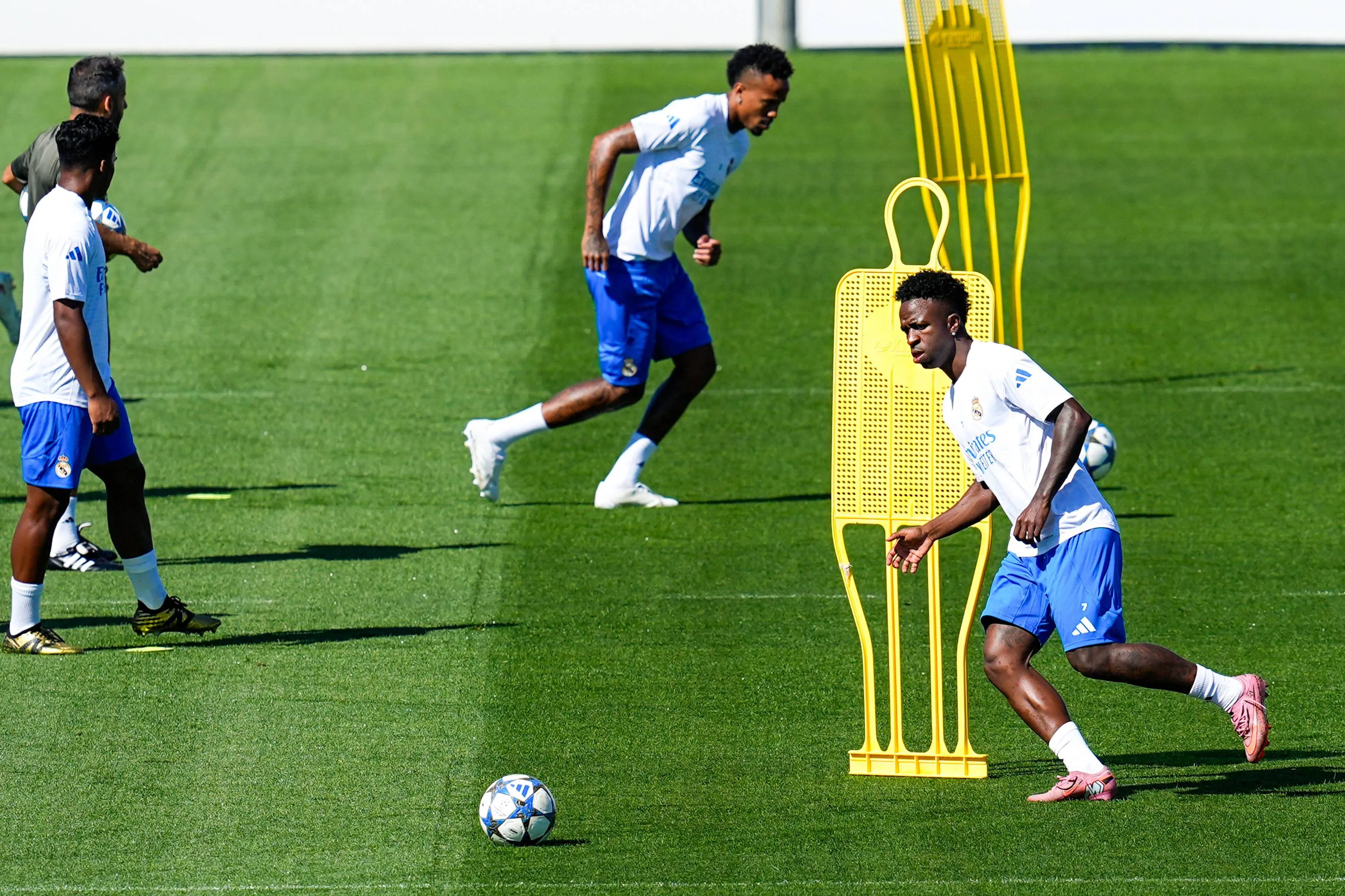 ICONSPORT_270805_0002