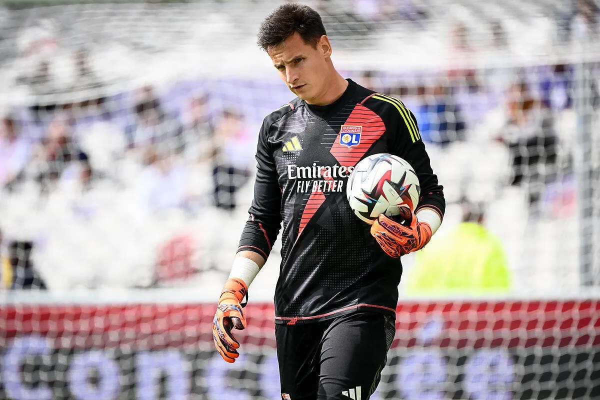 il perd patience a l ol son agent annonce un depart descamps 394217