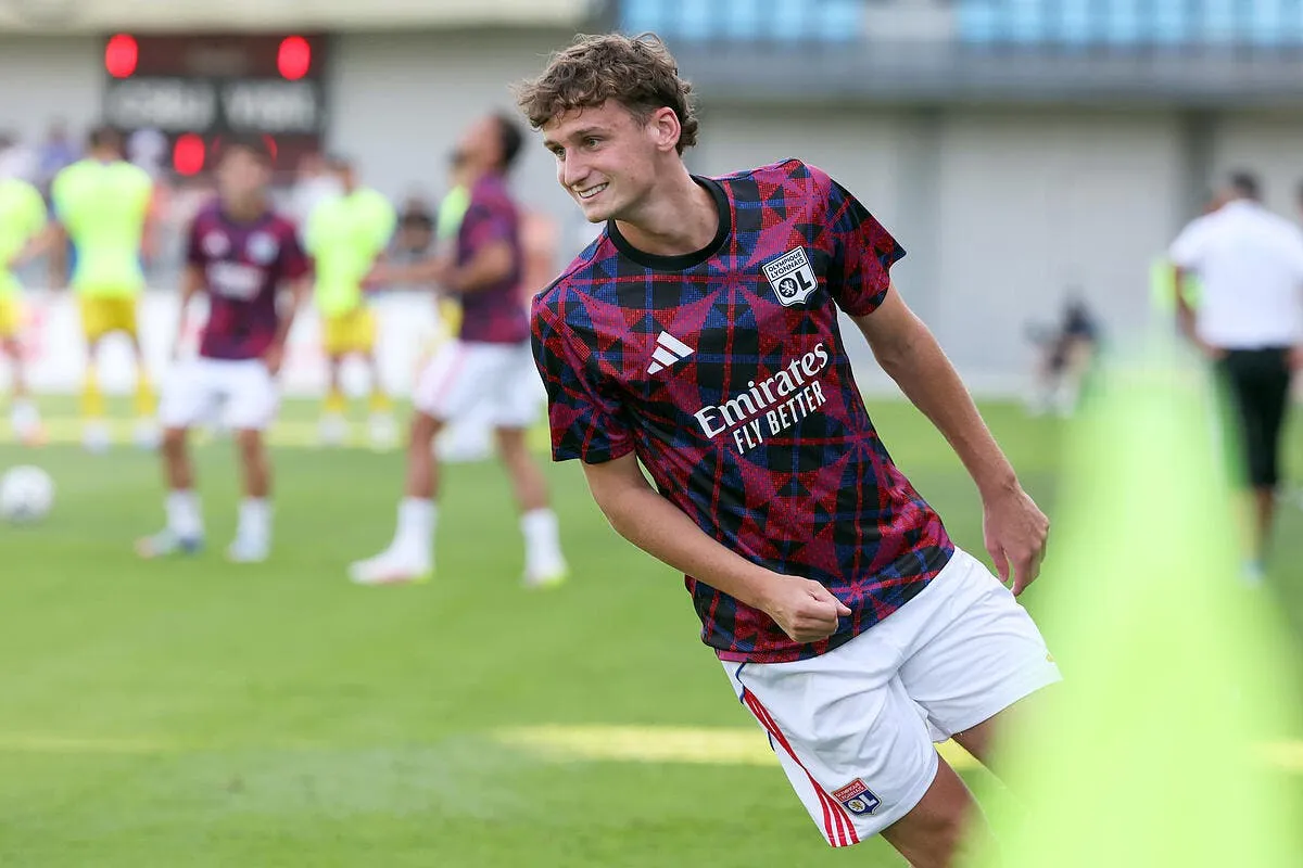 il signe a l ol et se prend un coup de pression iconsport 266388 0132 397306