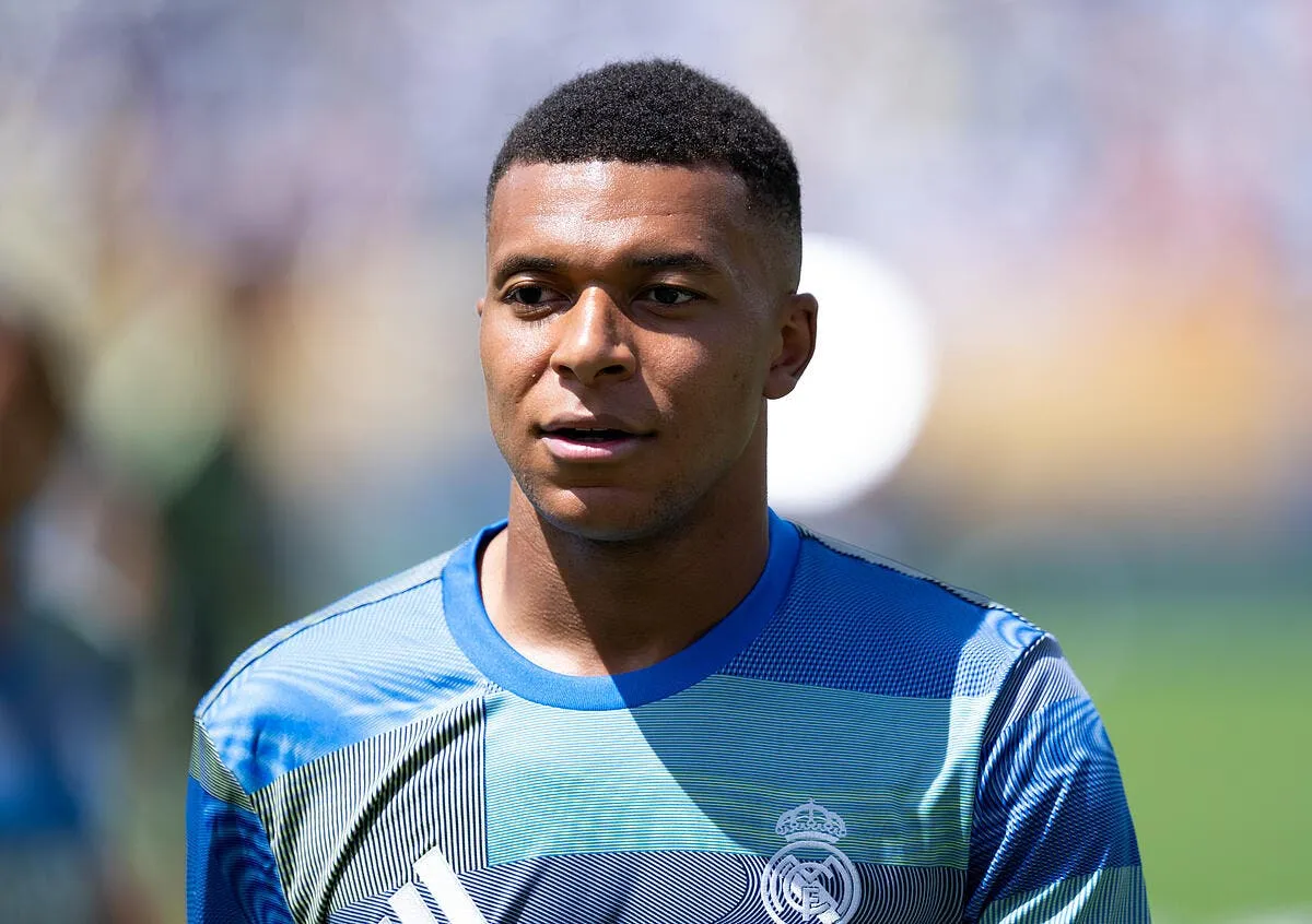 kylian mbappe offre 180 000 euros a 5 policiers enquete ouverte iconsport 264168 0063 395801