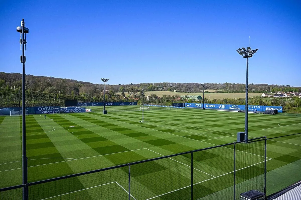 le psg et son stade a un millard voie royale a poissy iconsport 257005 0025 392809