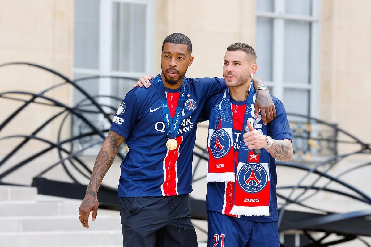 le psg surfe sur le titre et sort encore un nouveau maillot iconsport 261505 0058 393742