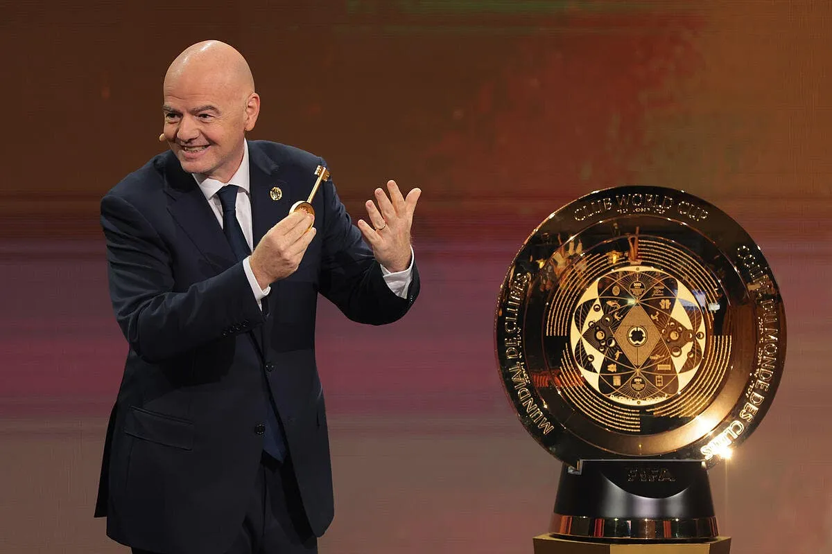 le psg surtaxe la fifa veut eviter le scandale infantino 10 391626