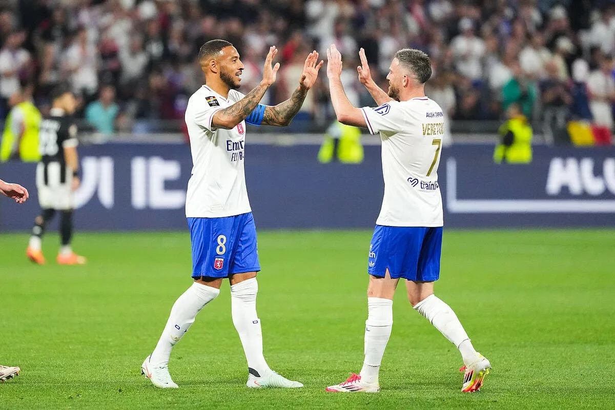 moyen et cher ce joueur de l ol se fait defoncer iconsport 260409 0247 393427