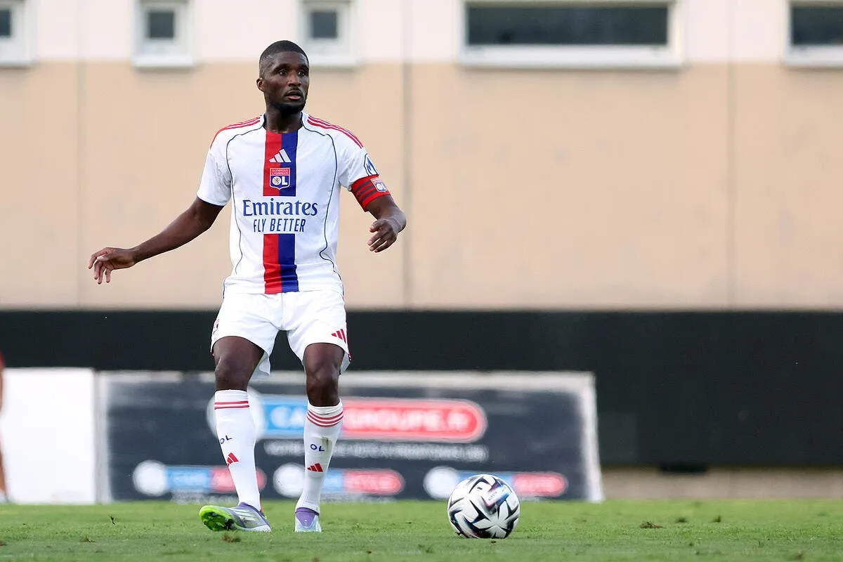 officiel clinton mata prolonge a l ol clinton mata 2 397178