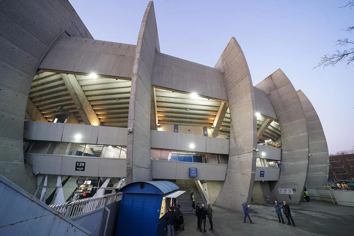 parc des princes la mairie choquee par le psg iconsport 253905 0463 392295