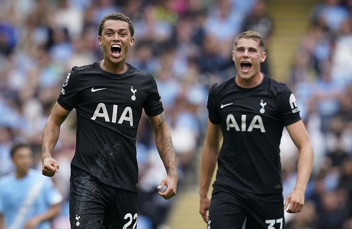 pl tottenham joue un vilain tour a manchester city iconsport 267481 0031 397691