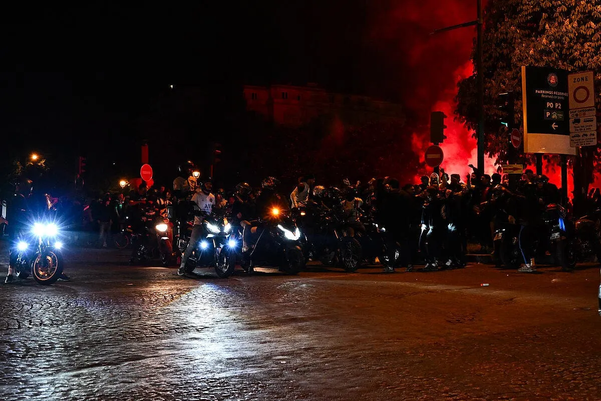 psg la fete gachee a paris terribles images sur les champs iconsport 259587 0616 392432