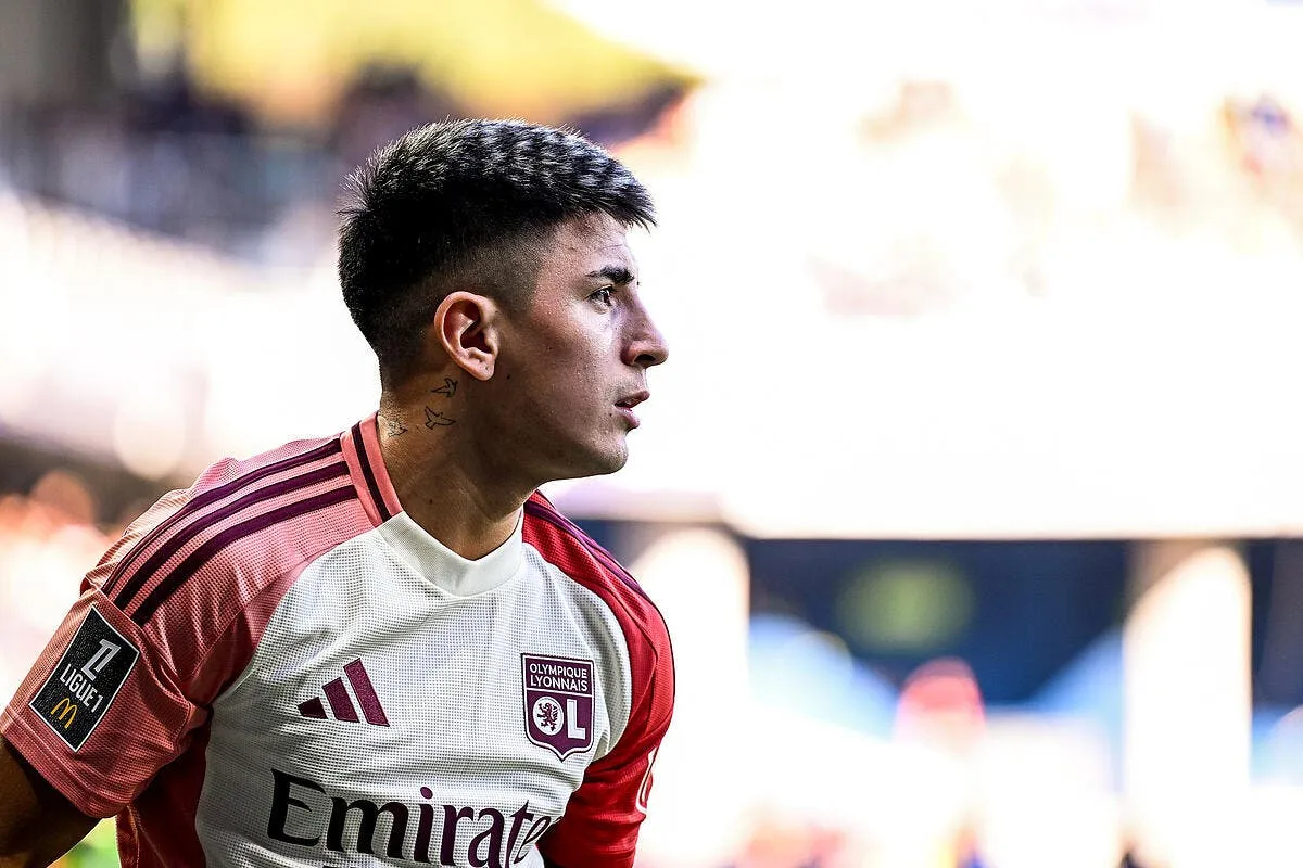 tout le monde lui en veut ce joueur de l ol reste zen iconsport 252439 0315 389163