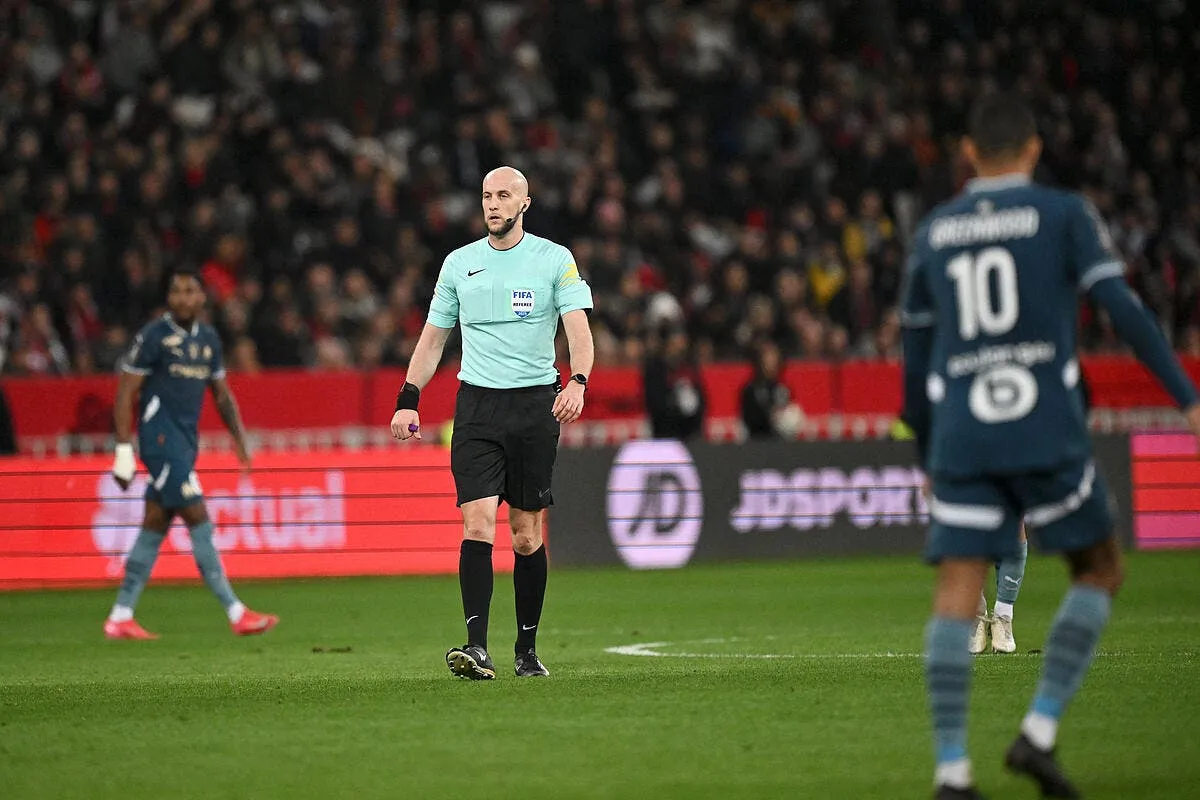 un arbitre de l1 repond a l om ca pique fort iconsport 250580 0088 390329