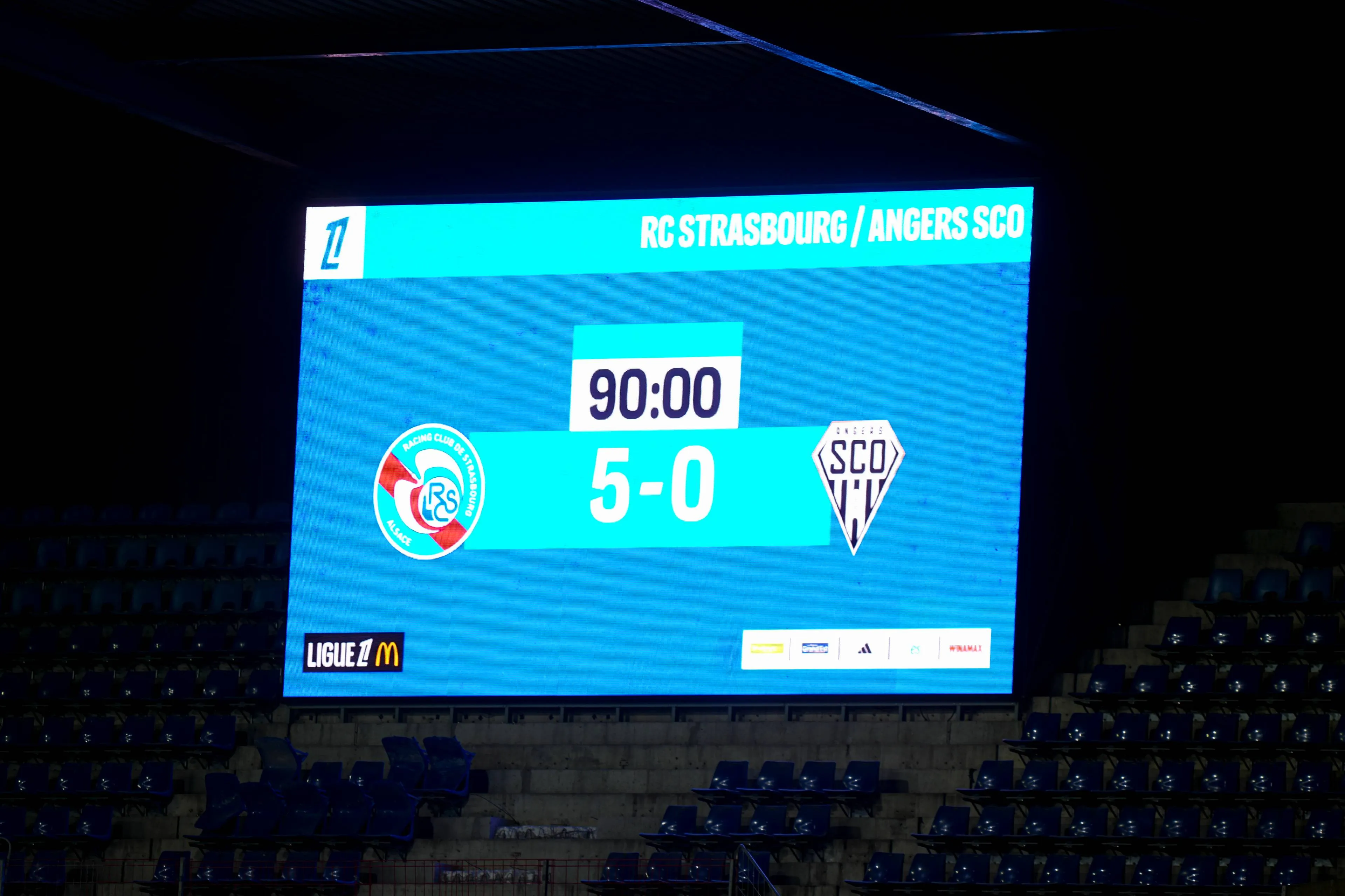 ICONSPORT_272982_0444