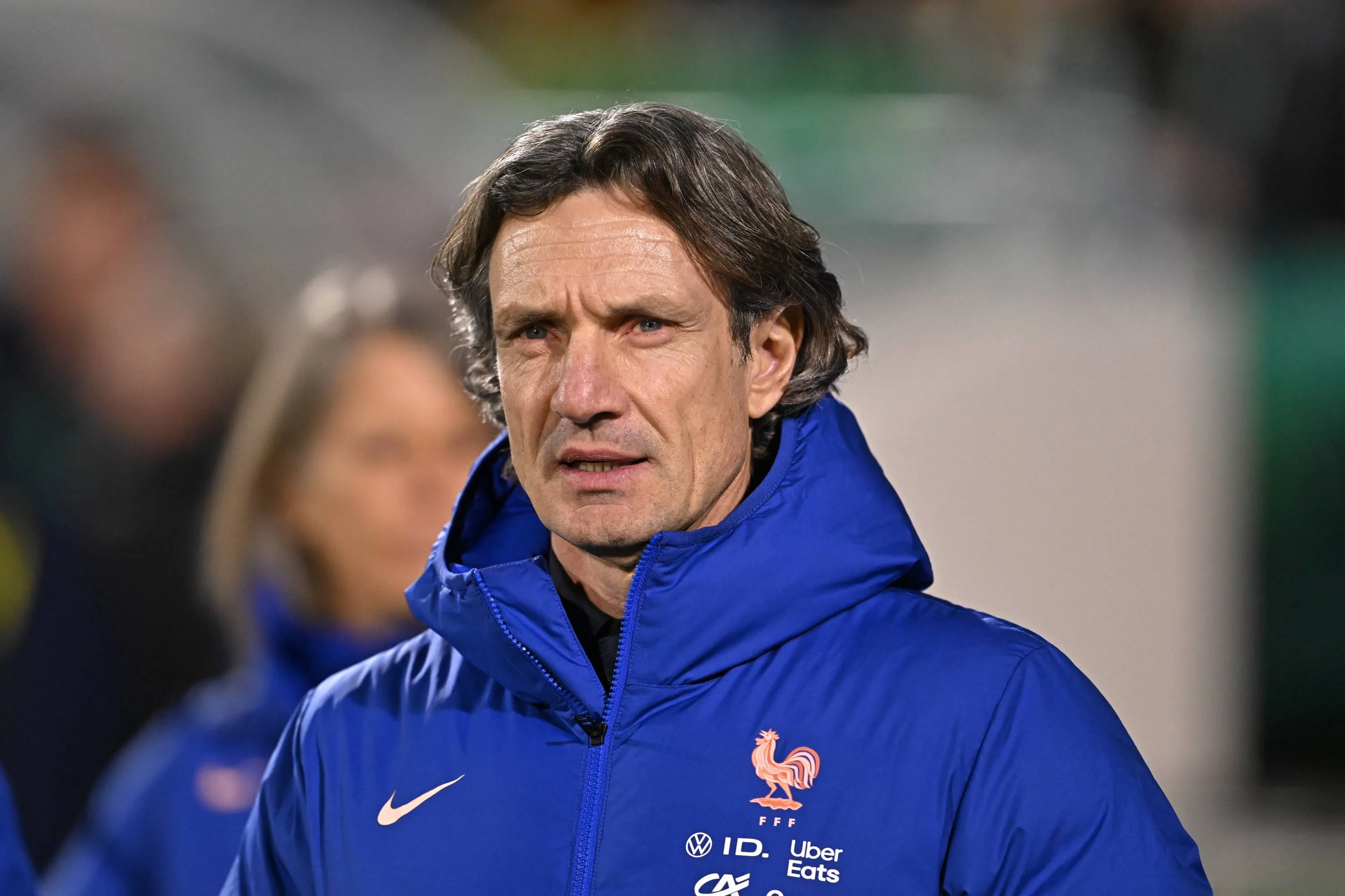 Les Bleues en danger, son entraîneur aussi
