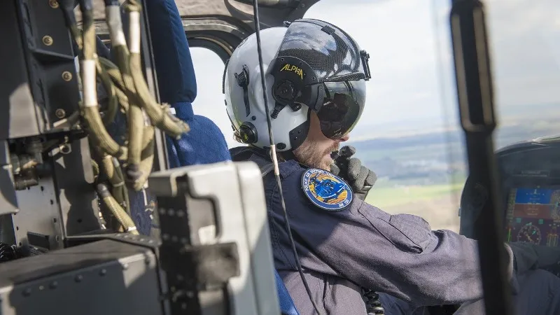 piloot in een helikopter