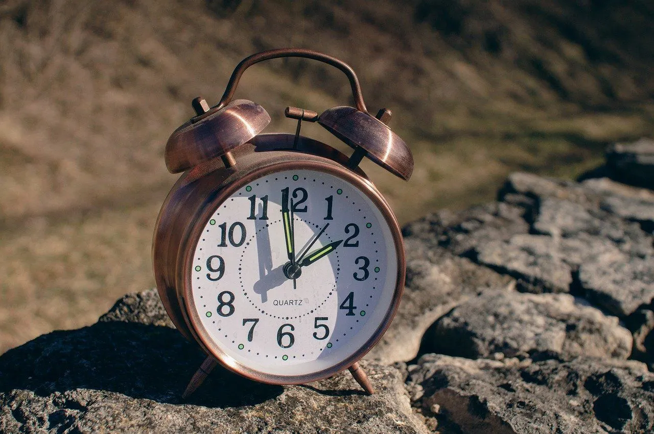 alarm clock 7798452 1280