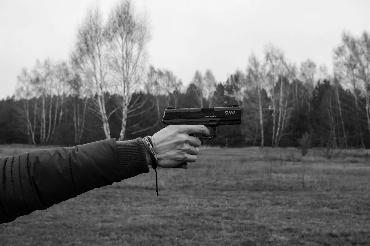 weapon 3836543 1280