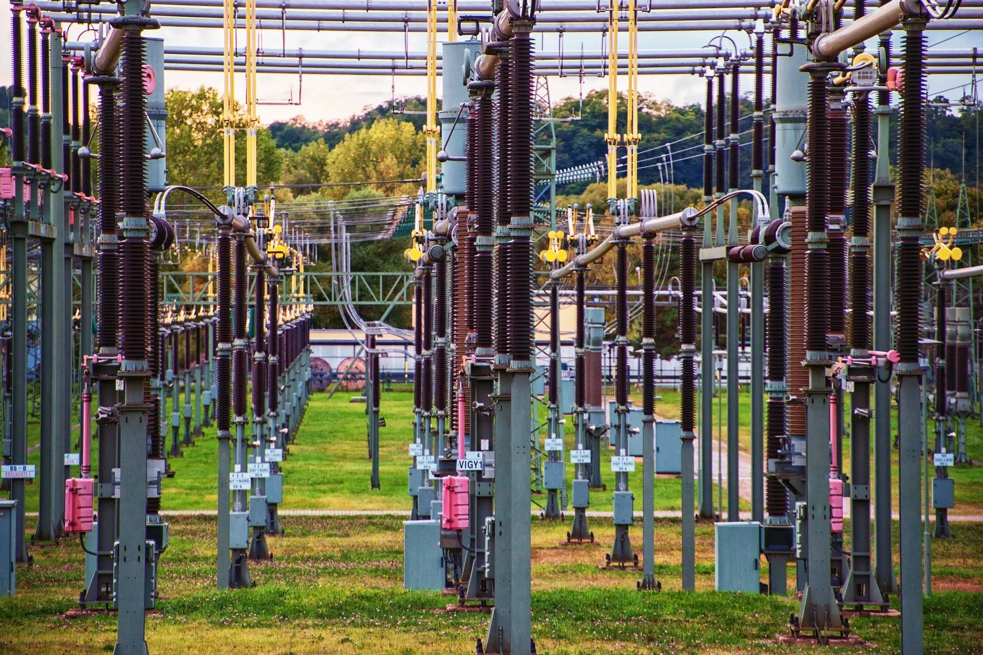 frankbeckerde-electricity-7004698_1920