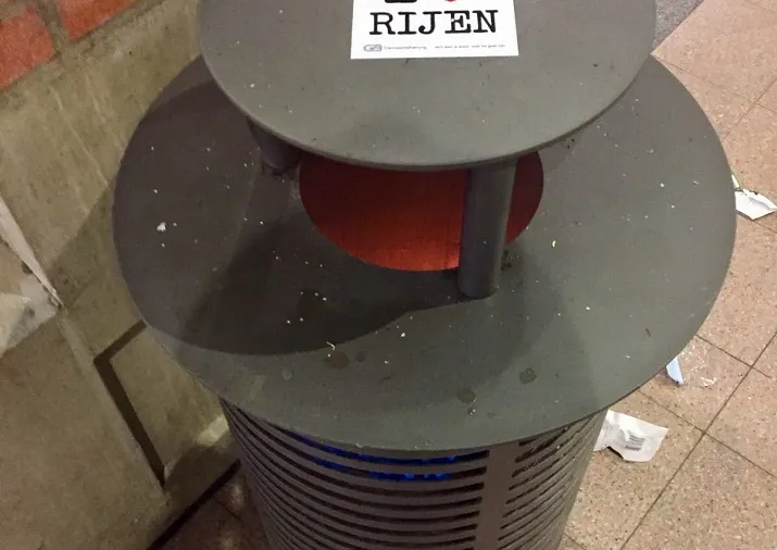 brandje in vuilnisbak rijen