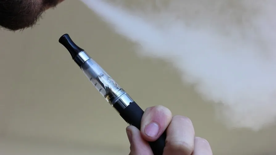 e cigarette 1301664 1280