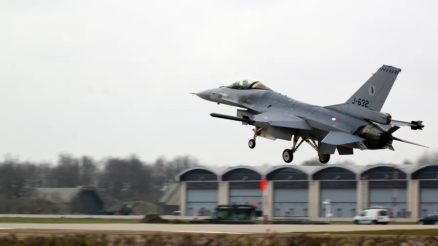 f16 land op de vlb gilze rijen