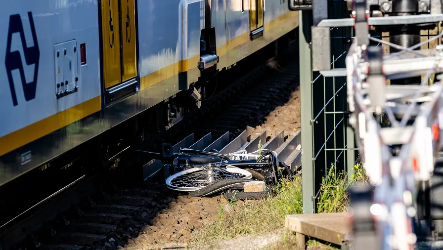 fiets geraakt door trein