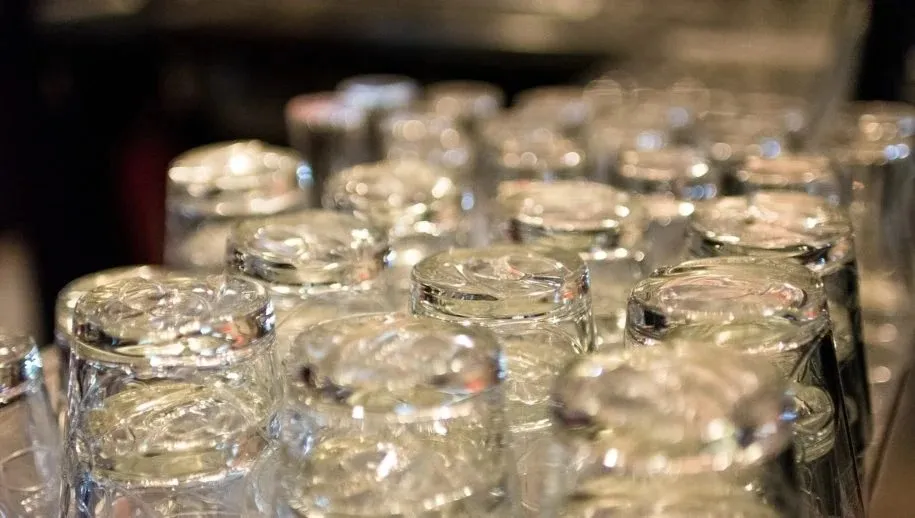 glassware 3849834 1280 915x518 1