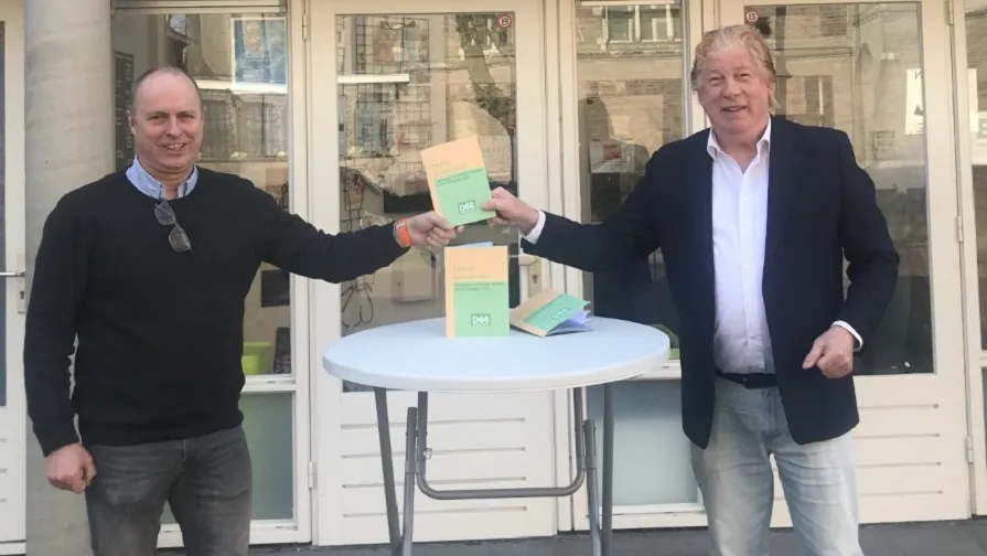 henri van den heuvel overhandiging boekje 1