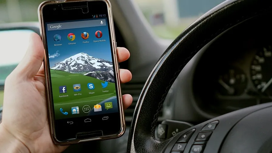 mobile phone 1573275 1920