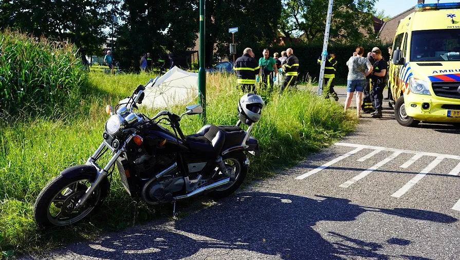 motorrijder in sloot
