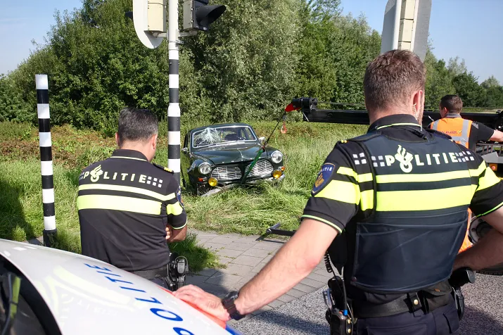 oldtimer in sloot hulten 2