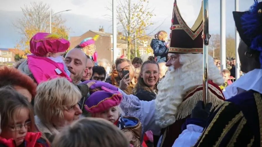 sint begroet kinderen rijen 715x408