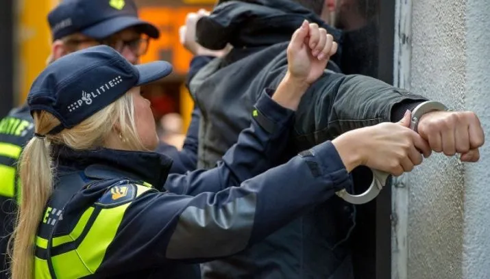 stock aanhouding op straat 896 504 715x408