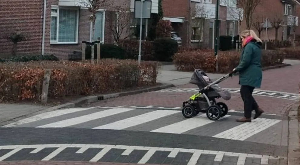 6cd28b0a-a872-4246-8379-ca20e57fd9ee