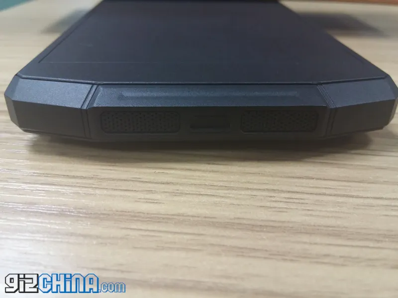 1 oukitel 10000mah batteryandroid 51 smartphone bottom