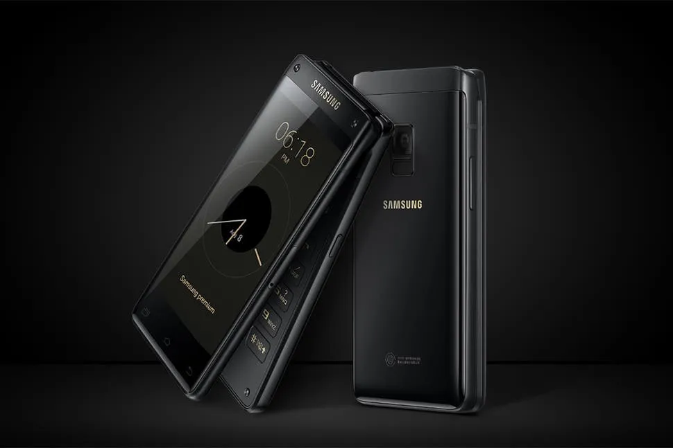141813 phones news samsungs leader 8 flip phone is a thing of beauty but only destined for china image1 1gbjhunn36