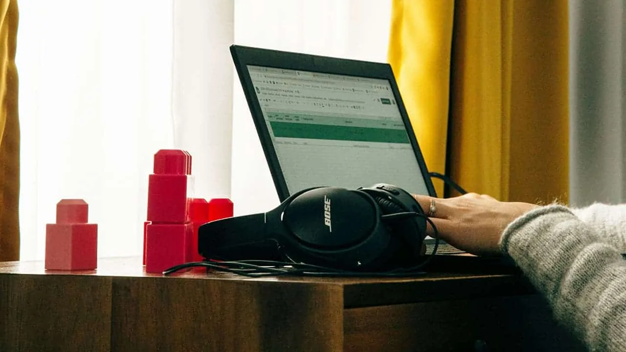 charlesdeluvio wthsg 8bgku unsplash