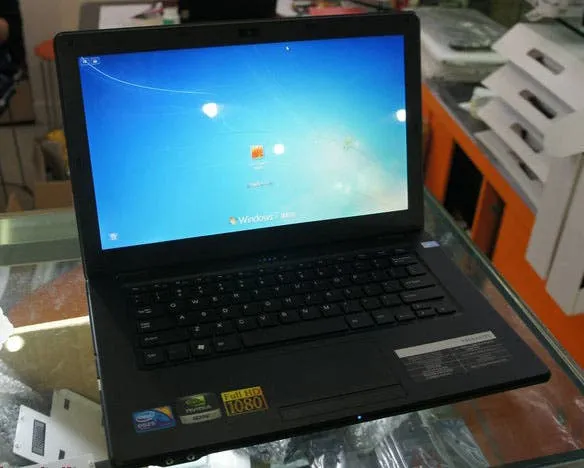 classic black 14 inch laptop