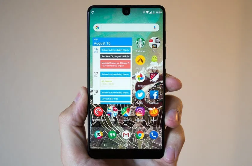 essential phone bezel less