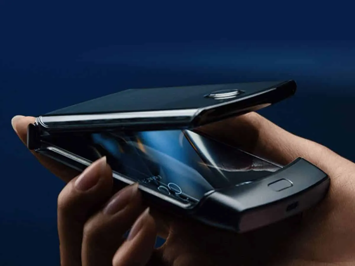 flipkart is offering a special discount of rs 25000 on the moto razr