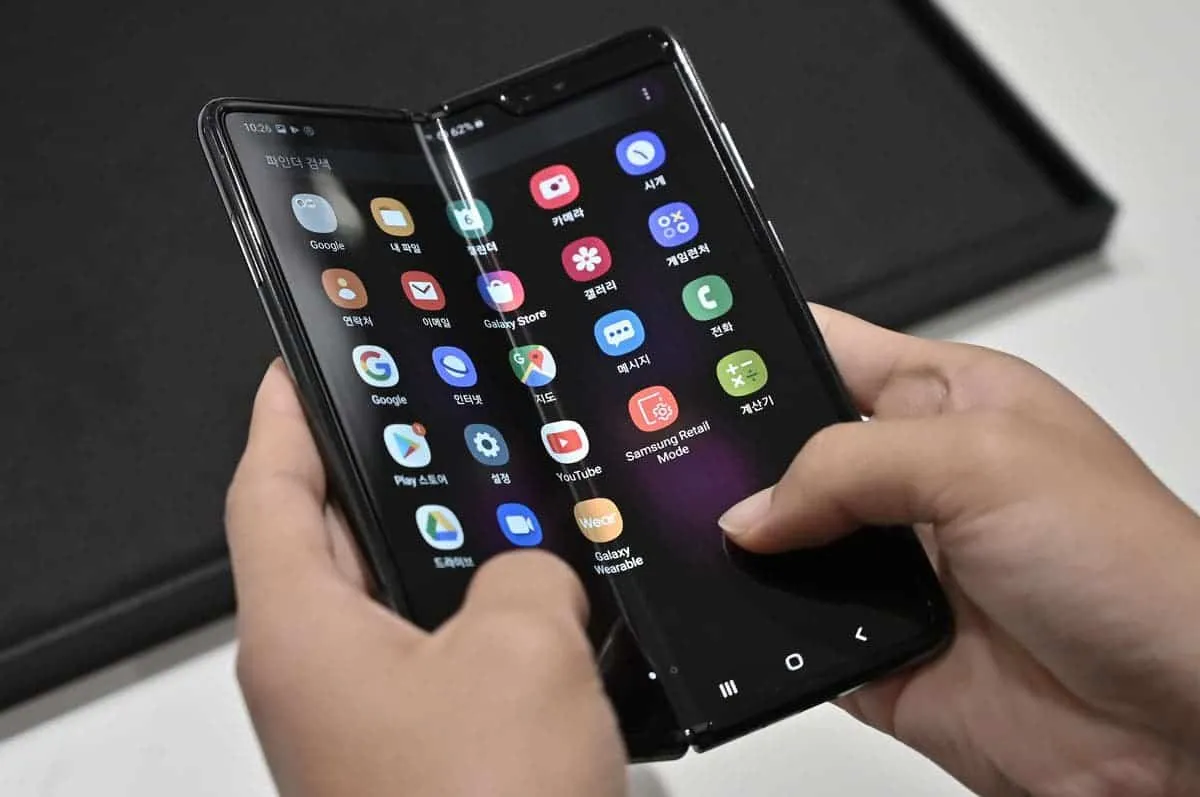 foldable smartphones