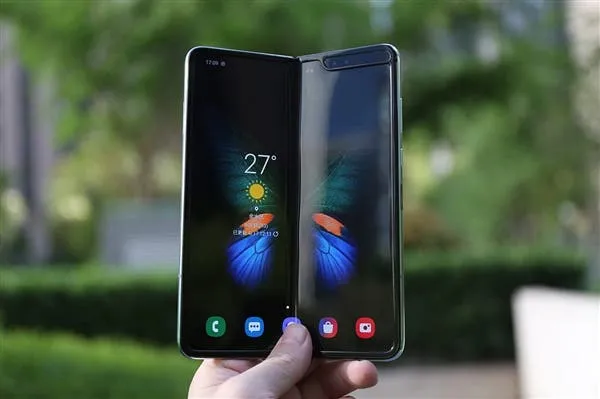 galaxy fold 1
