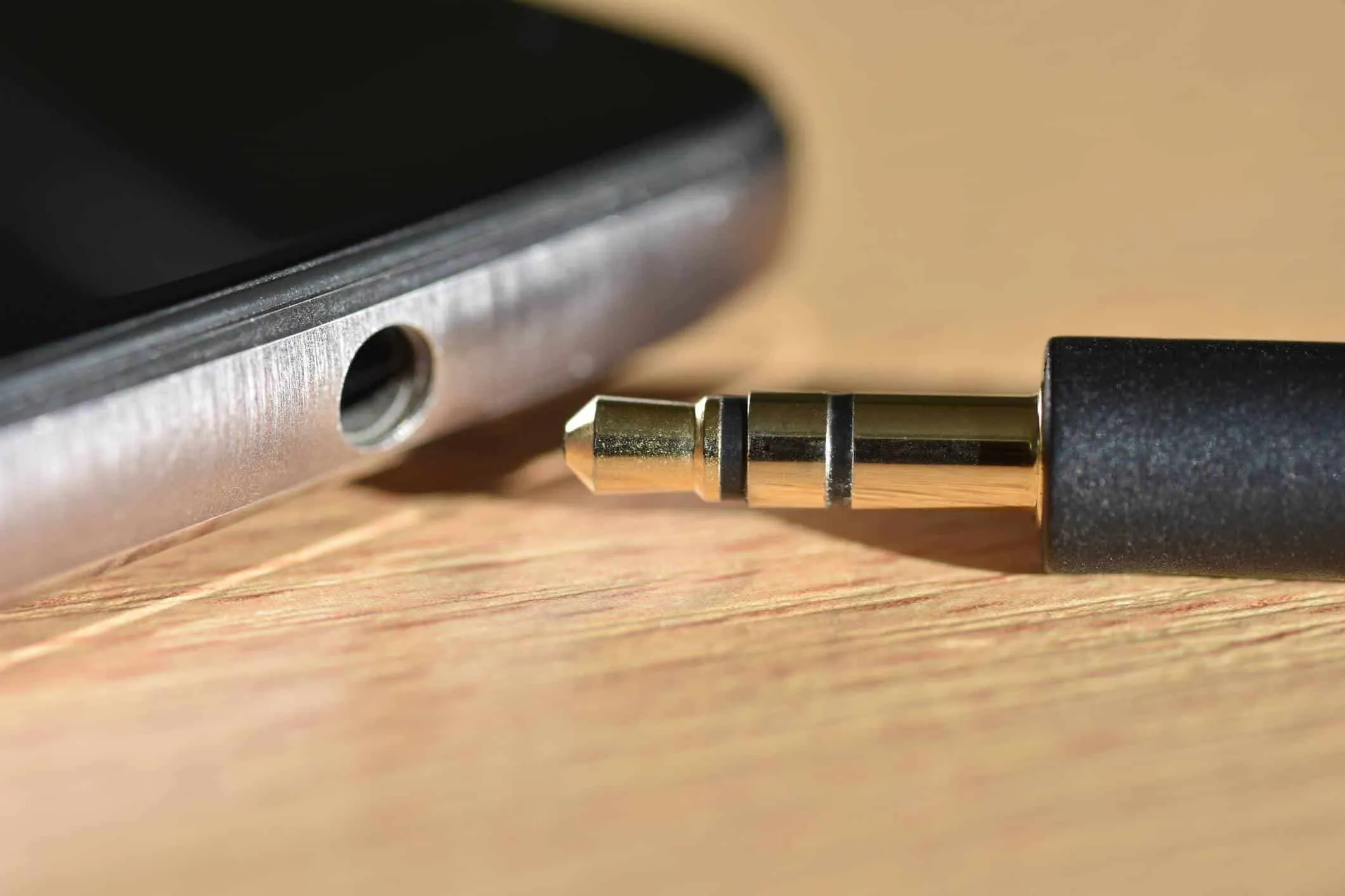 headphone jack lifewire