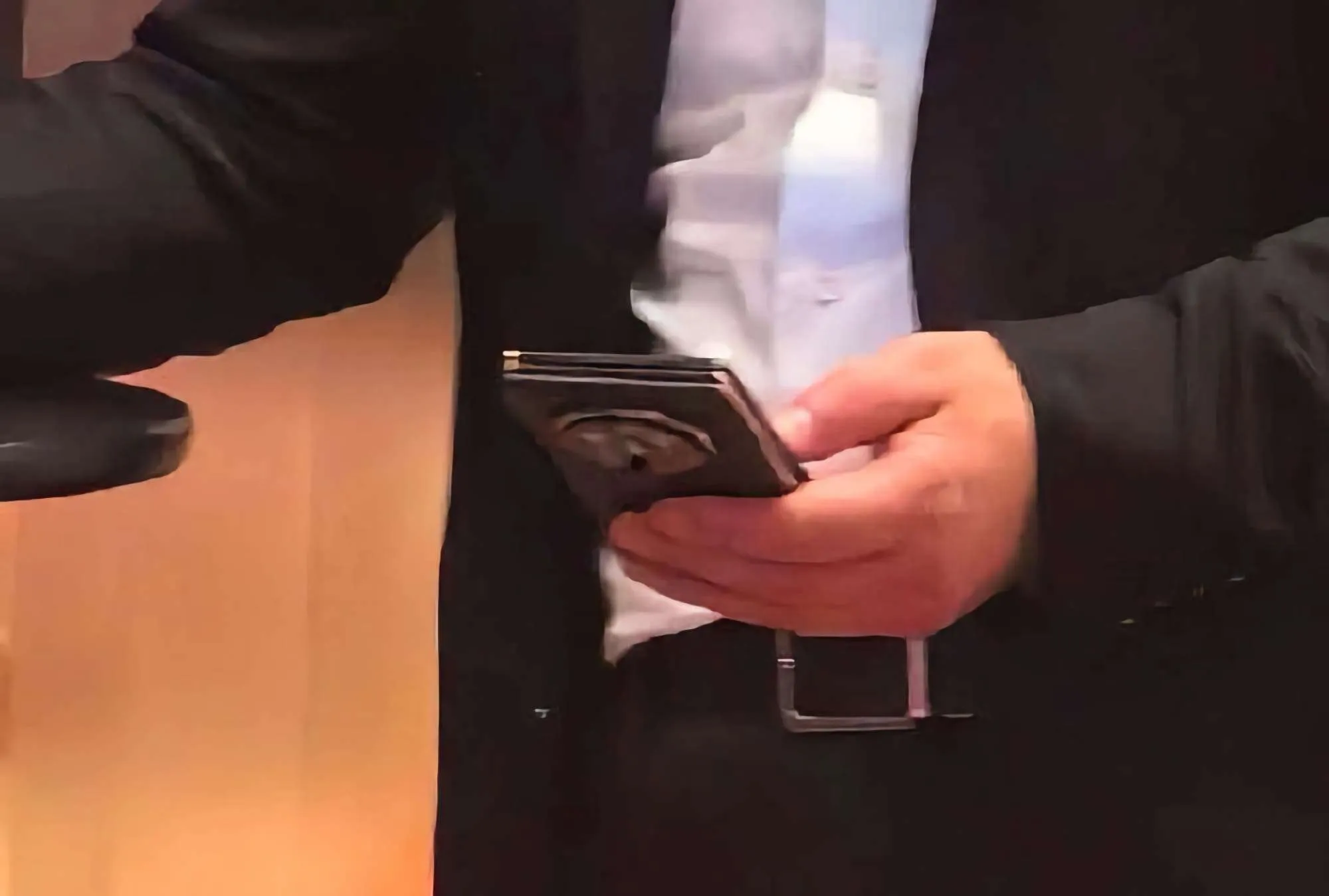 huawei tri fold smartphone 1