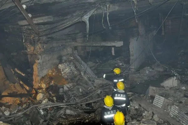 internet cafe explodes killing 6