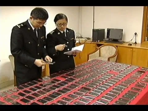 iphone 4s smuggled in false bottom shoes